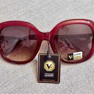 Women's Oversized Sunglasses. Free shipping with full price payment.